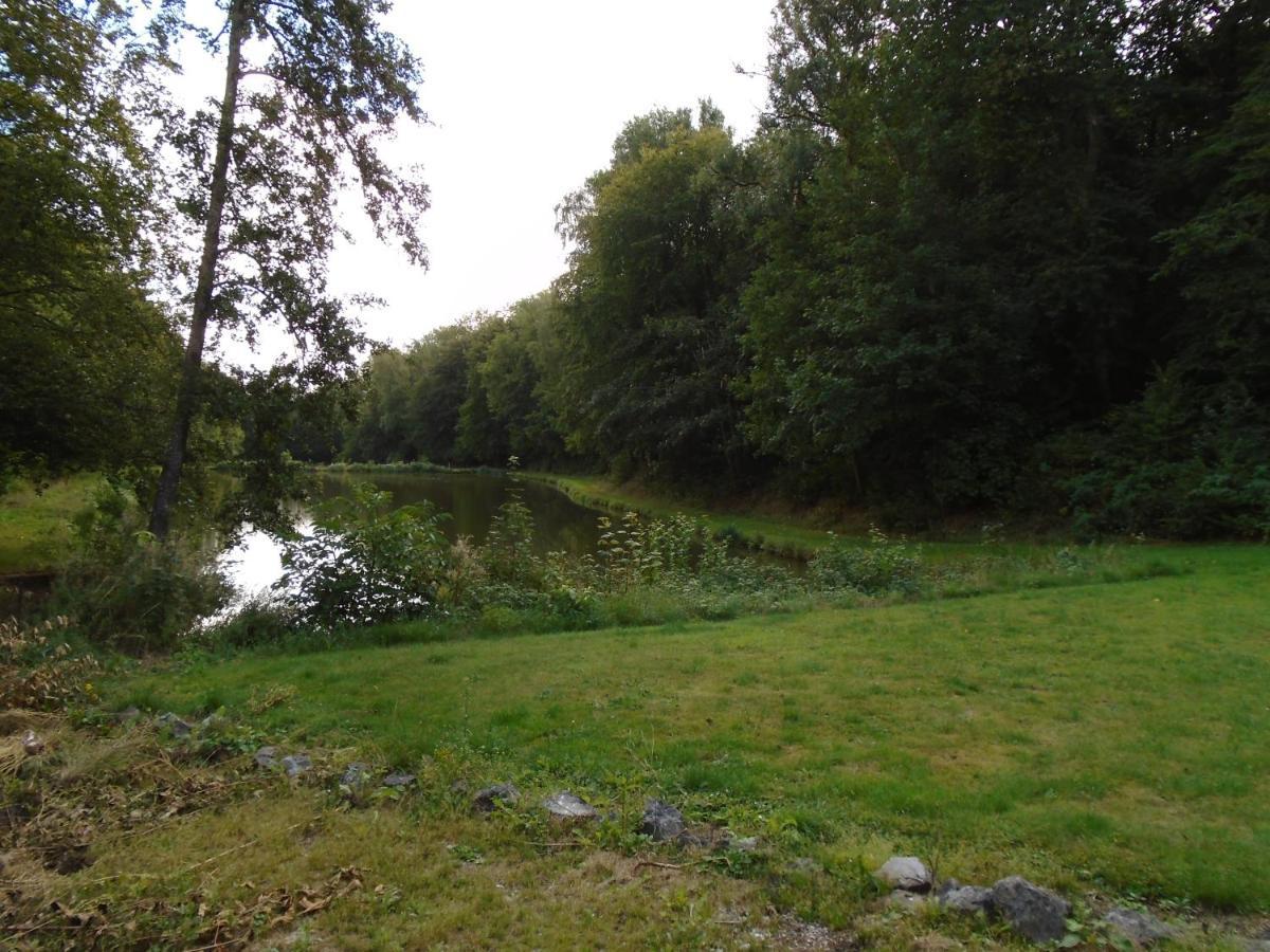 Deux Etangs Poissonneux Au Milieu Des Bois Avec Gite Moderne, La Halte Des Deux Lacs Rosée エクステリア 写真