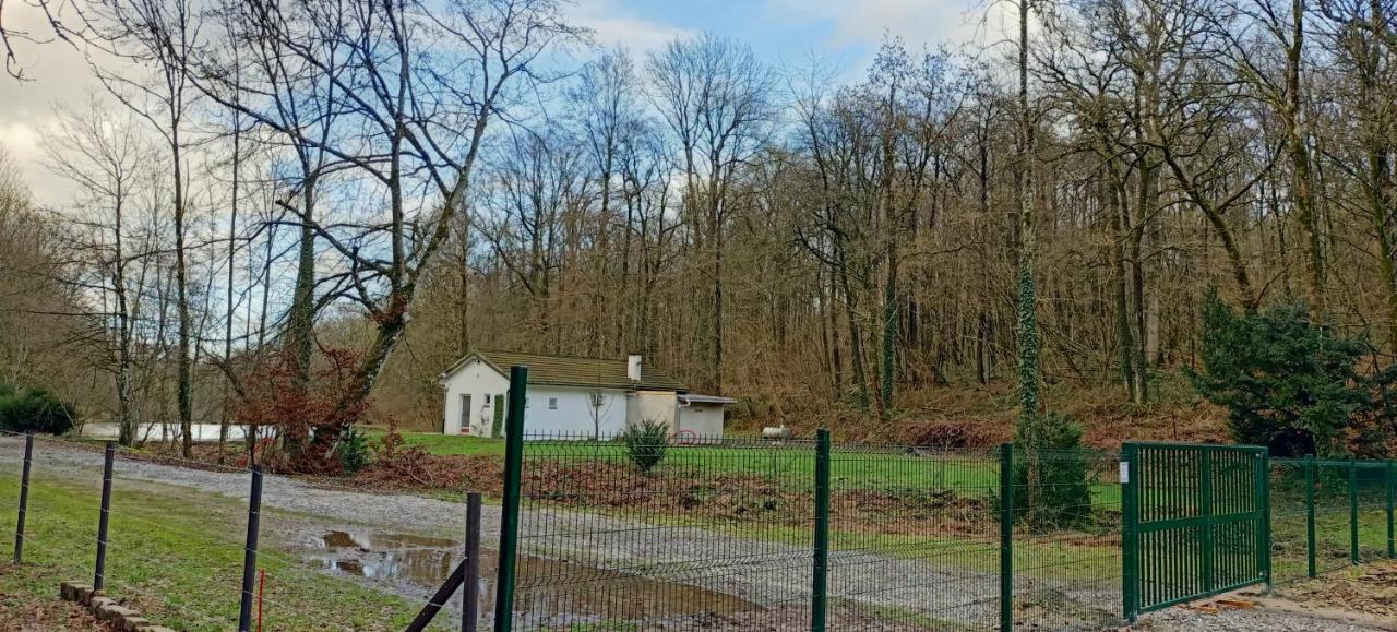Deux Etangs Poissonneux Au Milieu Des Bois Avec Gite Moderne, La Halte Des Deux Lacs Rosée エクステリア 写真